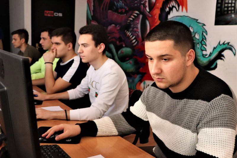 компјутерска-техника-и-автоматика